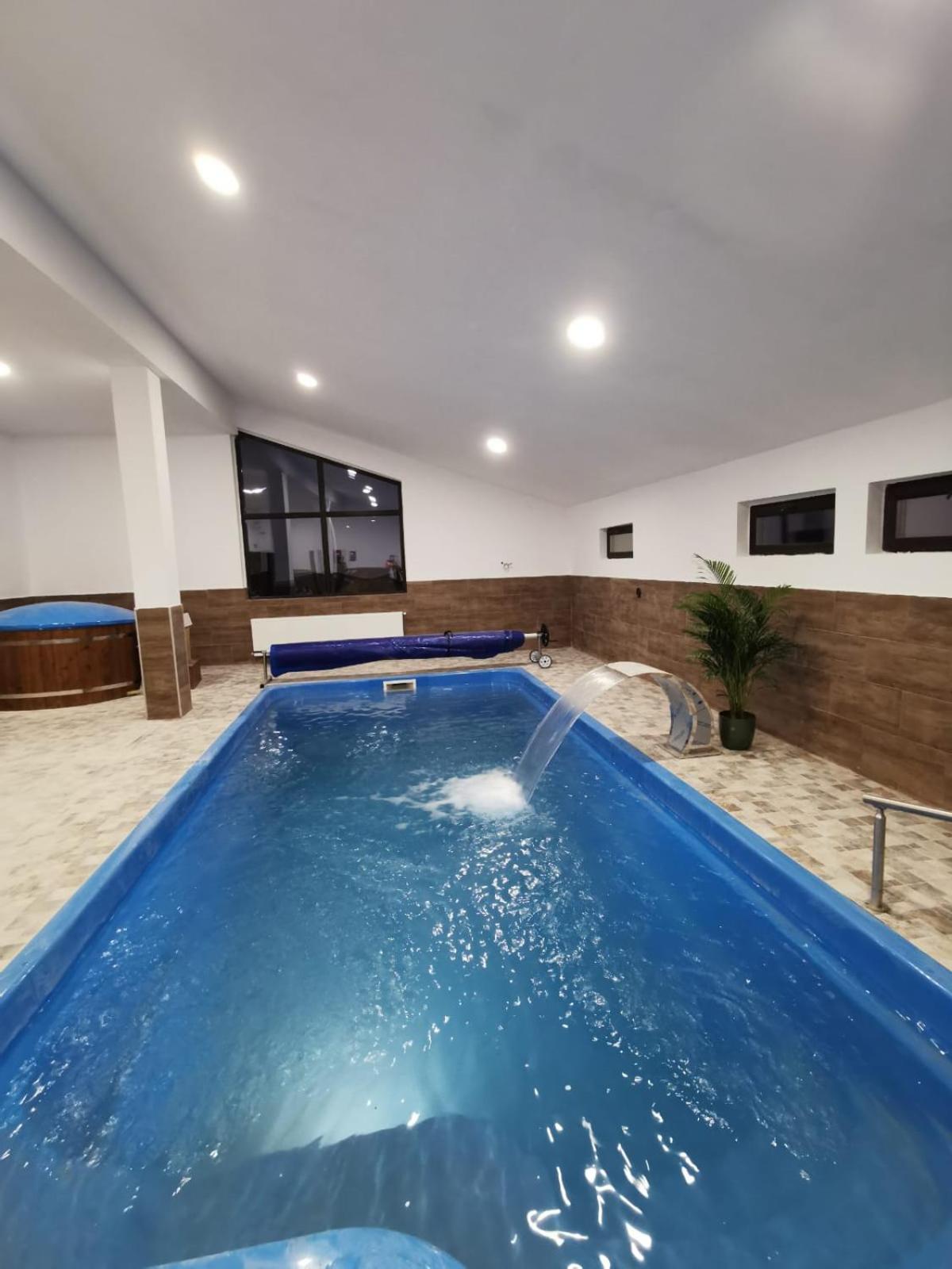 Cerbul Chalet Accommodation & Wellness Risnov Bagian luar foto